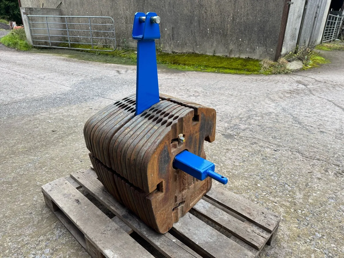 New Holland Weights 45kg 3 Linkage Weight Block - Image 1