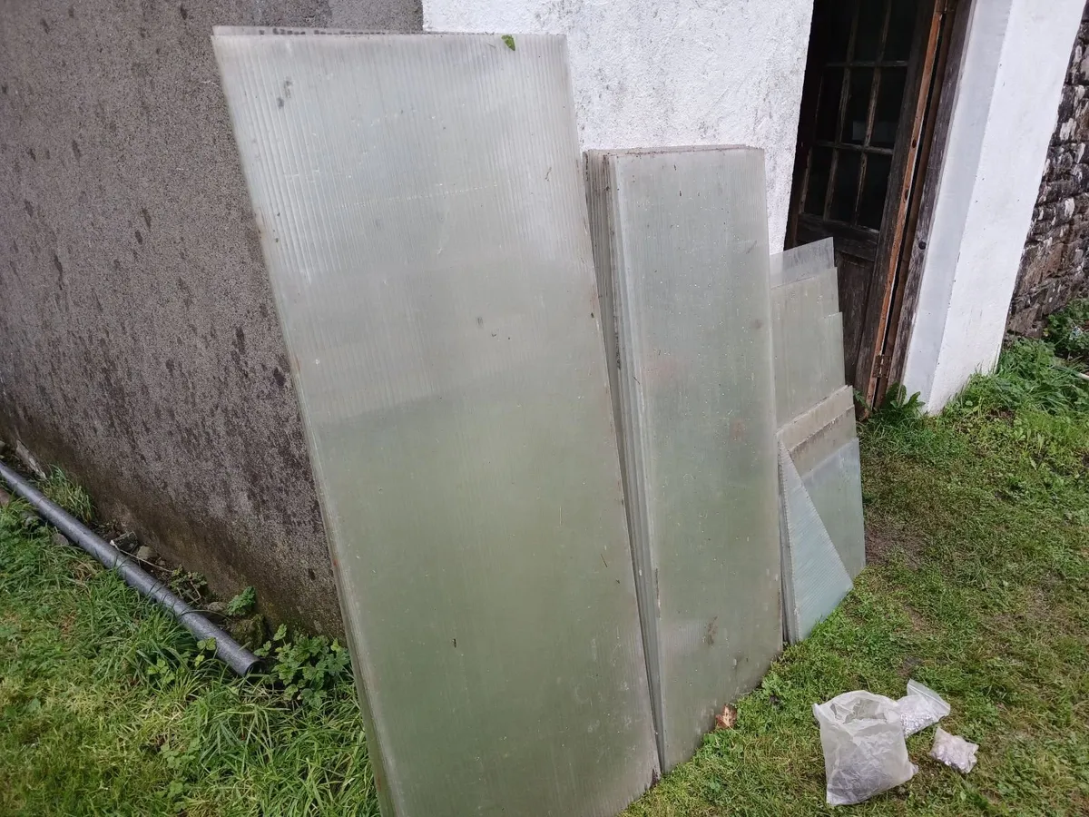 Job lot- 21 x 6mm Polycarbonate sheets with clips - Image 2