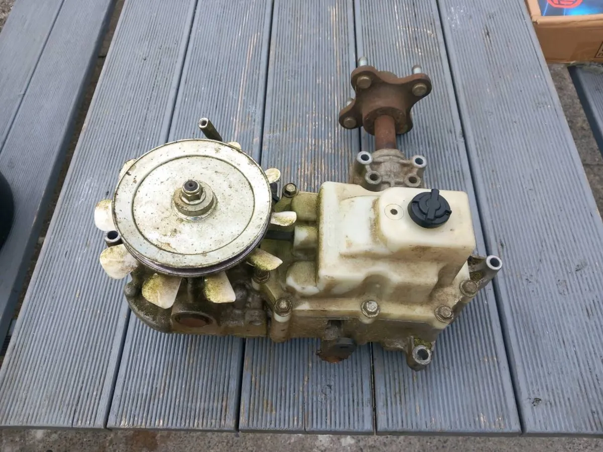 Zero turn transmission repairs - Image 2