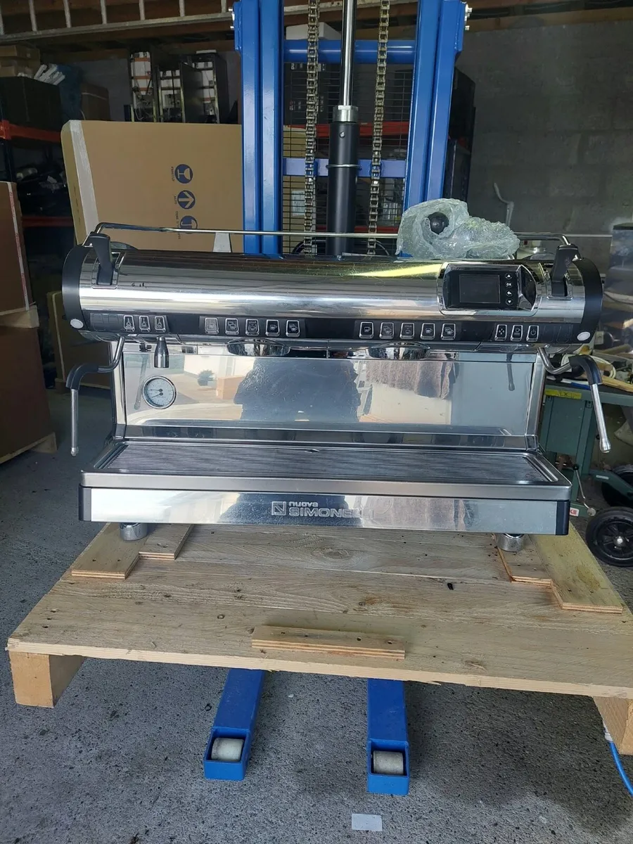 Nuova Simonelli Aurelia Wave Coffee Machine - Image 1