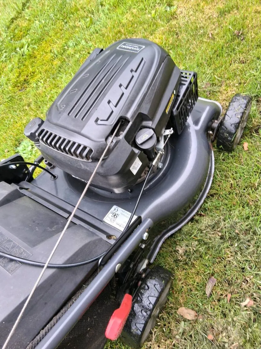 Self drive lawnmower in excellent working order - Image 3