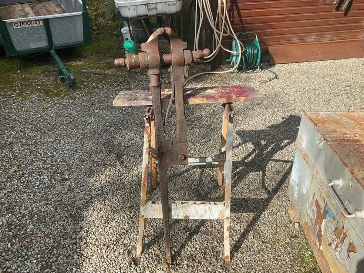 Vintage leg vise - Image 3