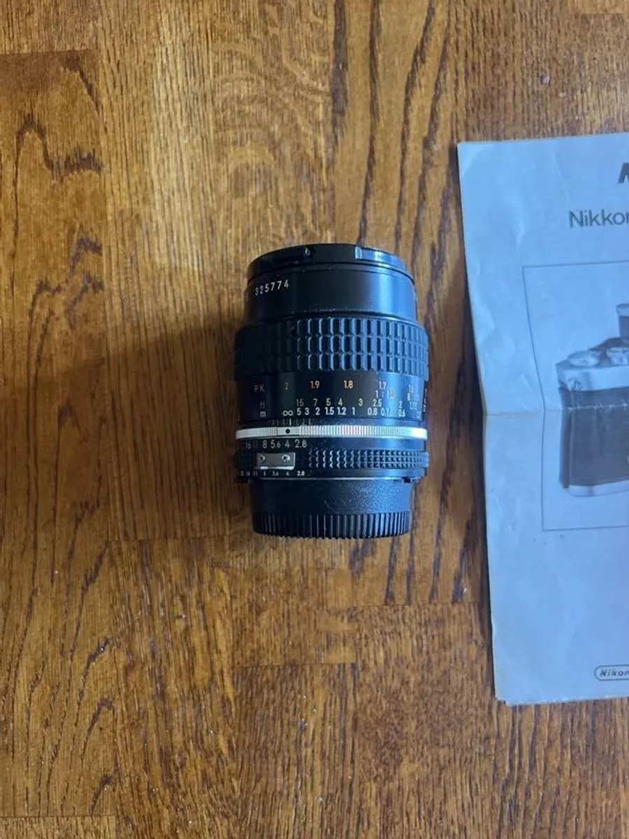 Nikon 28mmf/2.8 excellent condition with manual - Image 3
