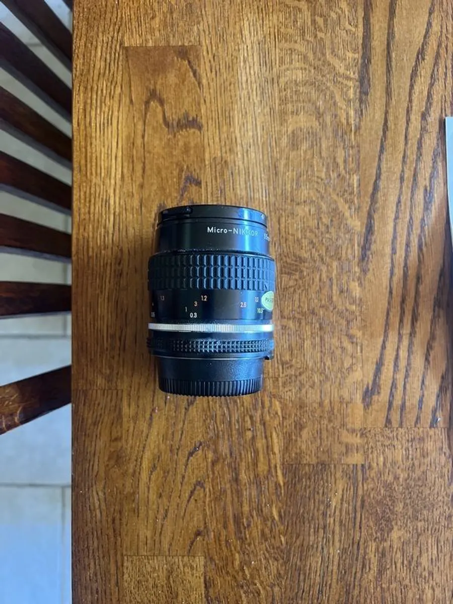 Nikon 28mmf/2.8 excellent condition with manual - Image 4
