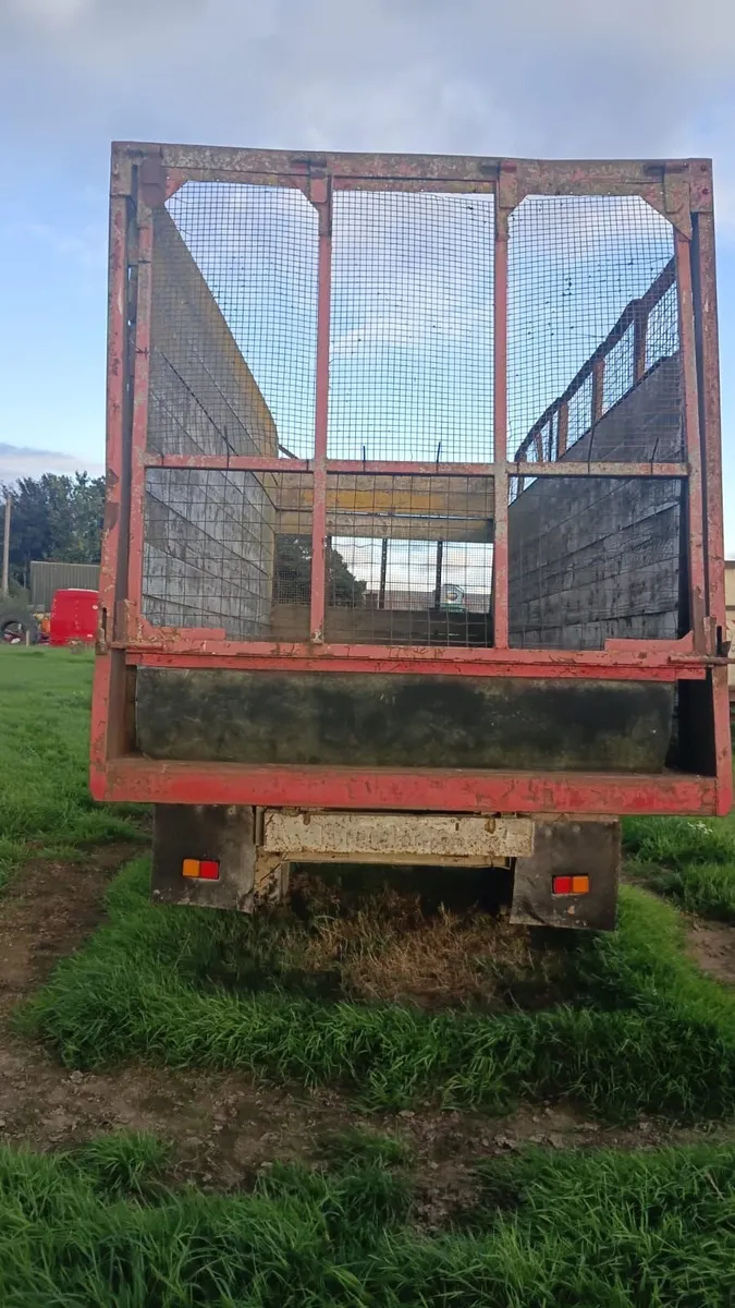 Cattle trailer and silage trailer - Image 2