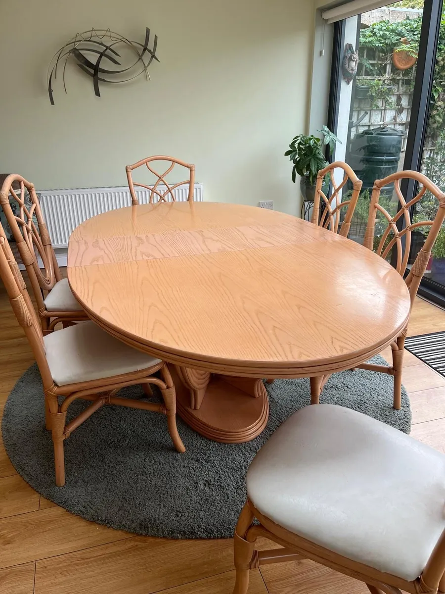 Lovely dinning table and 6 chairs. - Image 3