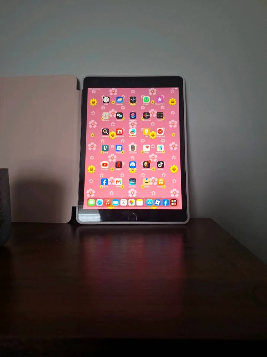 Ipad series 7 - Image 2