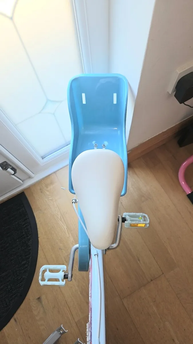 14 inch Frozen Bike with helmet, stabilisers, bask - Image 2