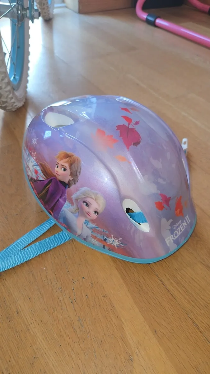 14 inch Frozen Bike with helmet, stabilisers, bask - Image 4