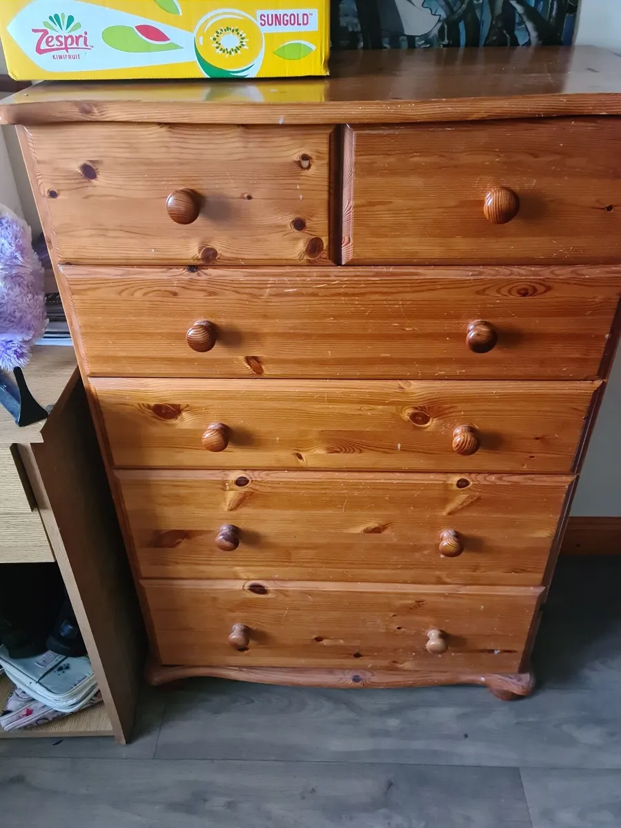 Chest of drawers