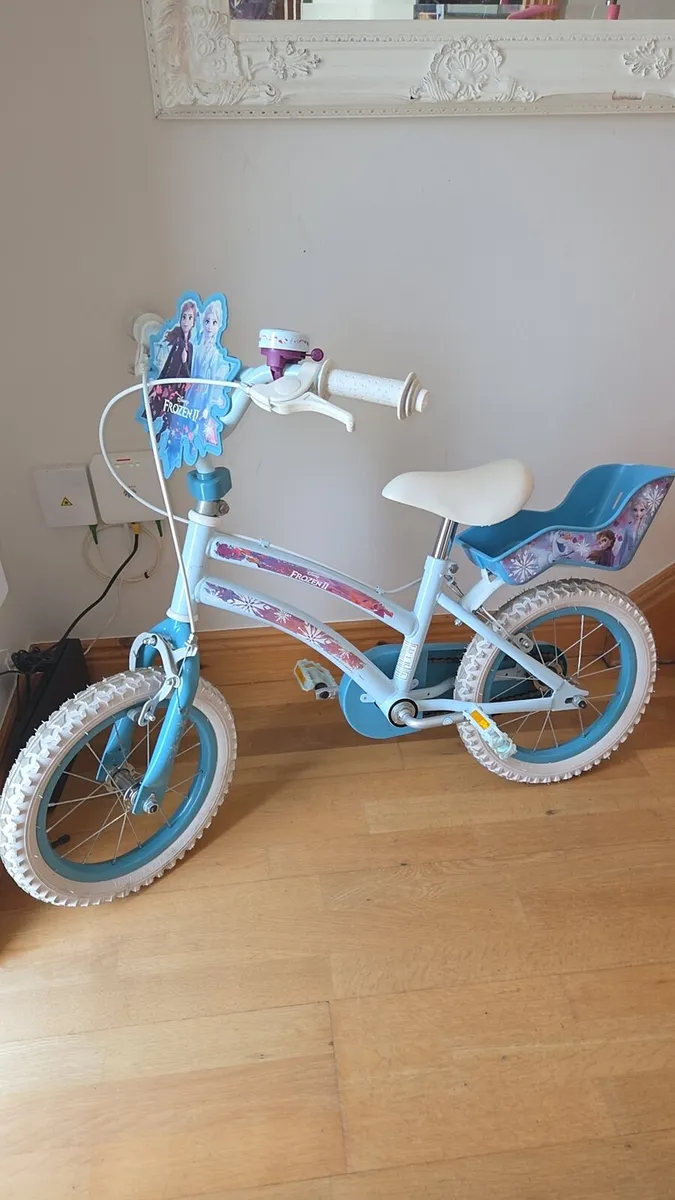 14 inch Frozen Bike with helmet, stabilisers, bask - Image 1
