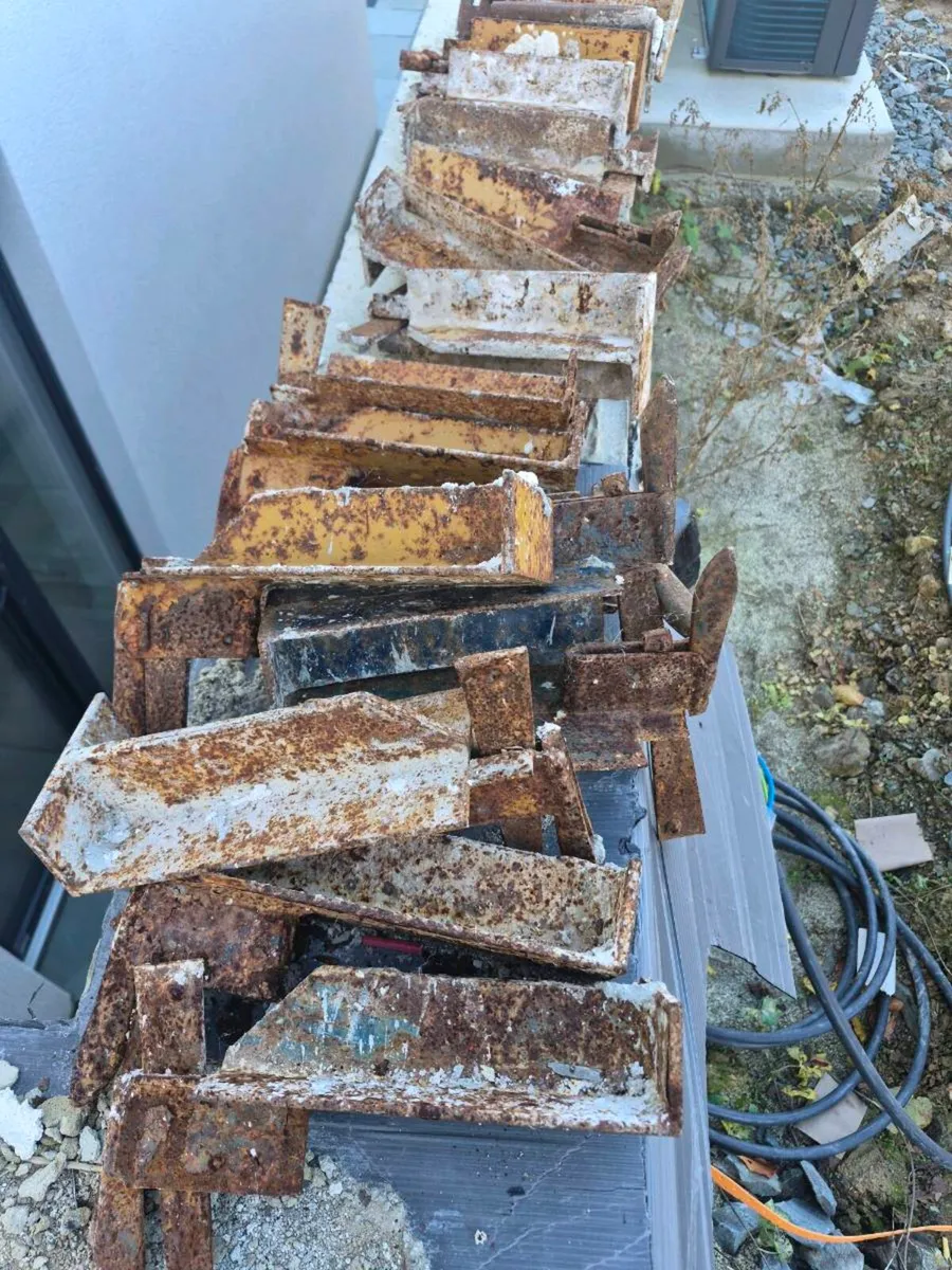 Scaffolding Single Board Brackets - Image 2