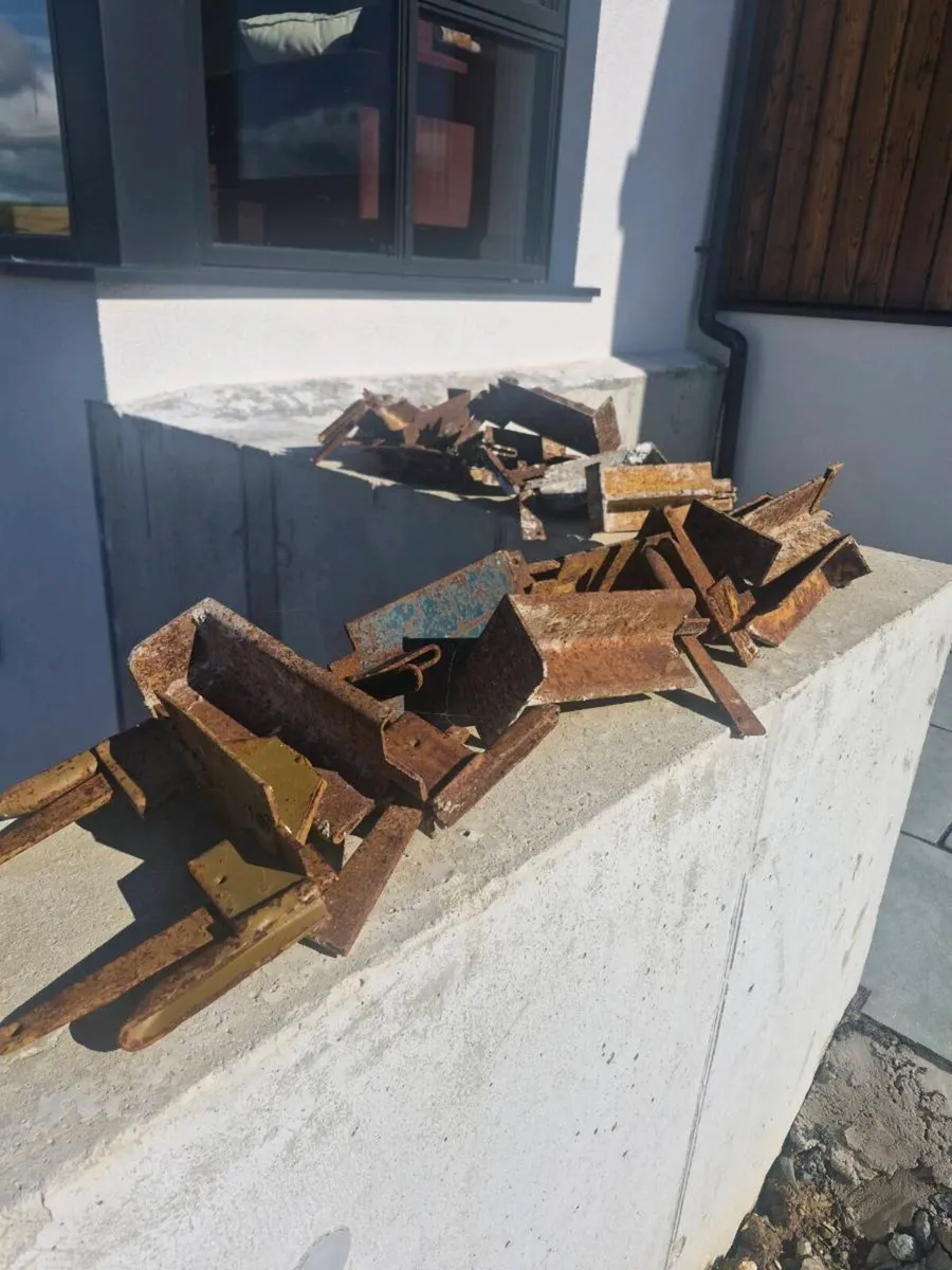Scaffolding Single Board Brackets - Image 1