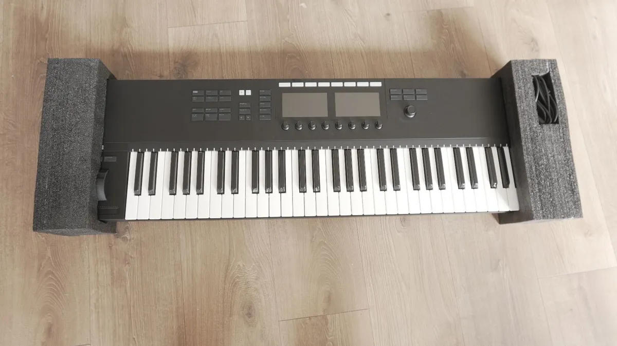 Midi Keyboard Komplete Kontrol S61 MK2 - Image 1
