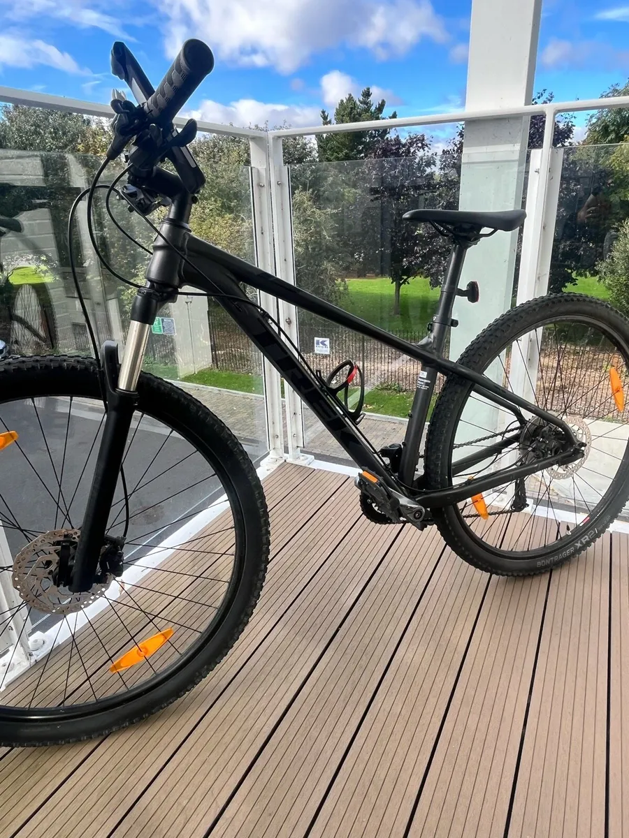 Trek XCALIBER 7 Mountain Bike - Image 2