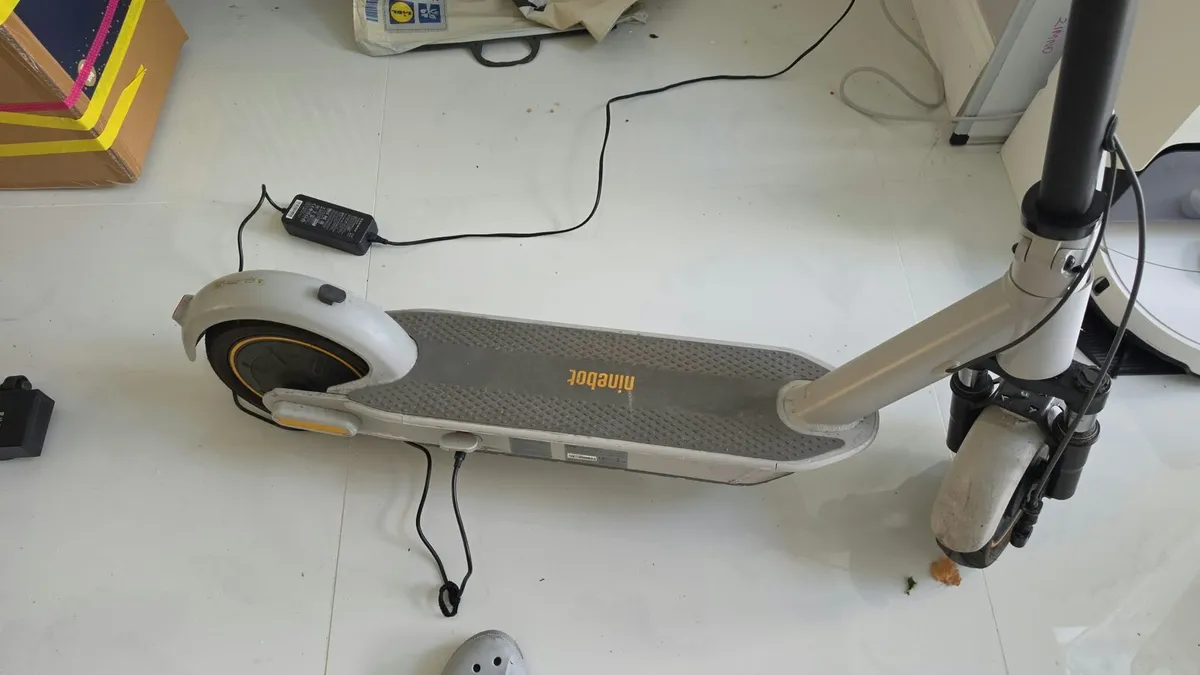 Electric scooter - Image 4