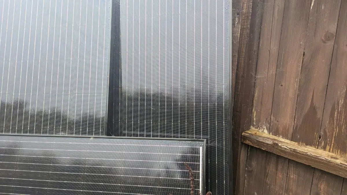 Solar panels with inverter - Image 1