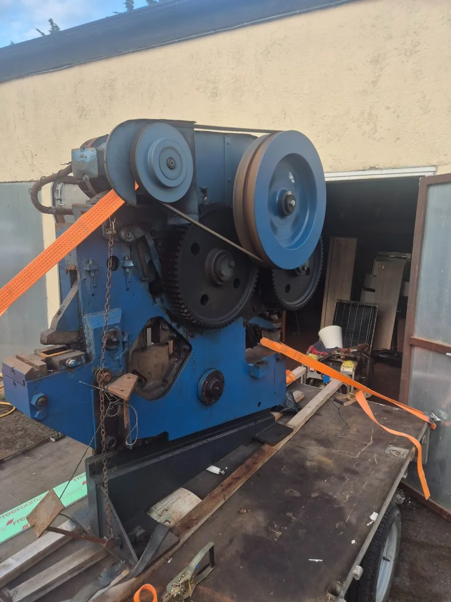 Metal worker - Image 4