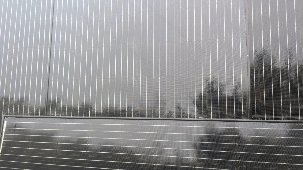 Solar panels with inverter - Image 3
