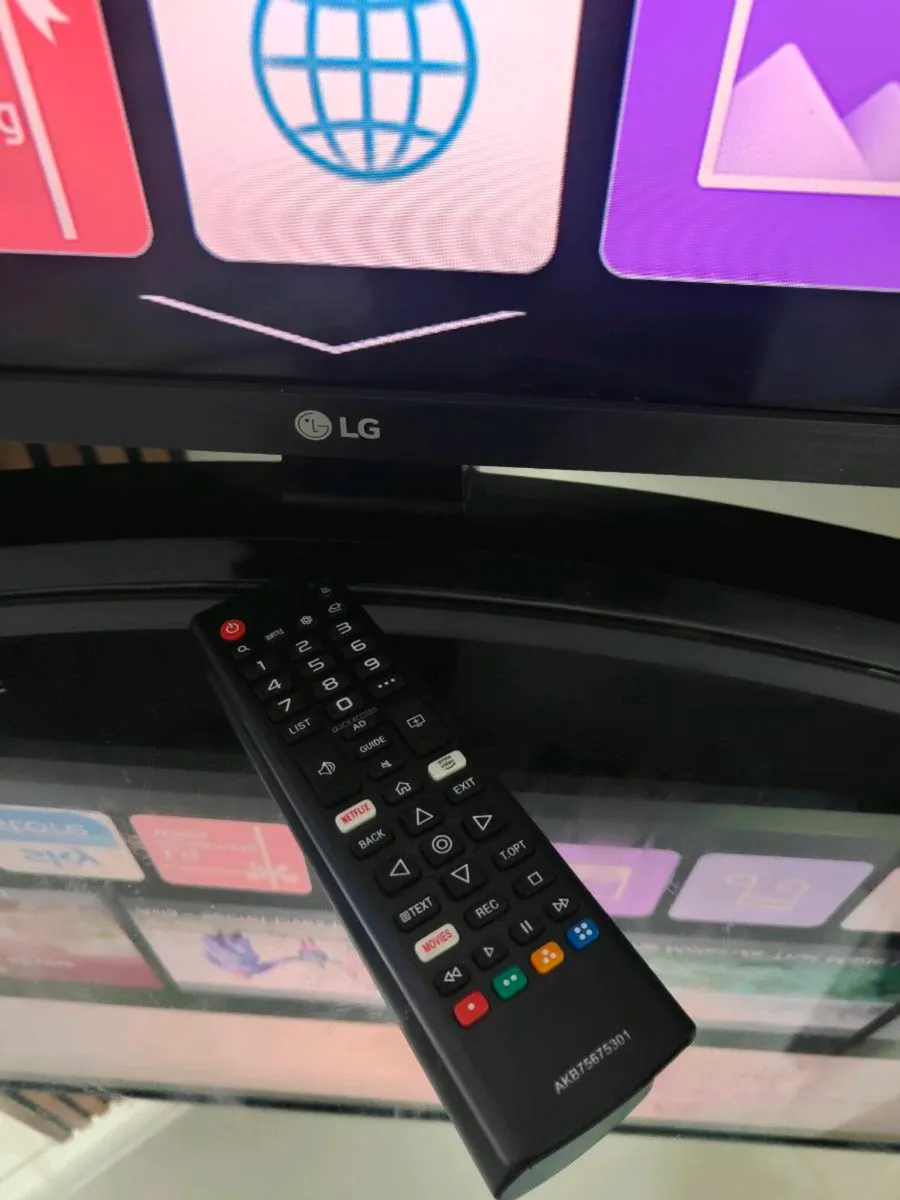 LG Smart TV 50 " - Image 2