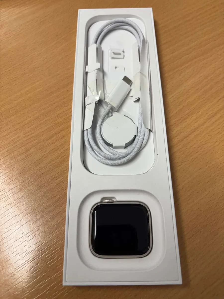Apple Watch SE 3 NEW - Image 1