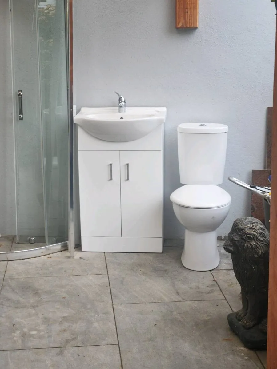 Bathroom Suite - Image 3