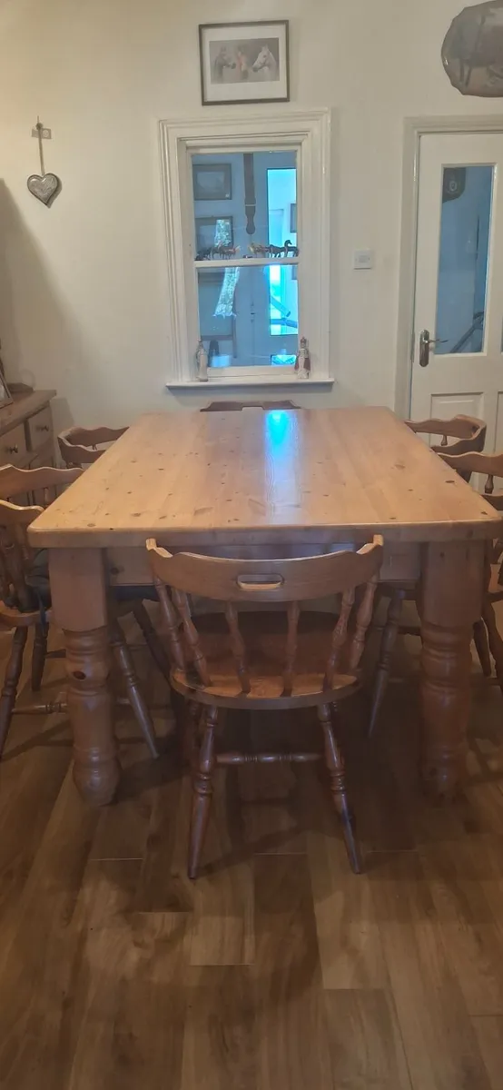 Dining Room Table and Chairs. - Image 1