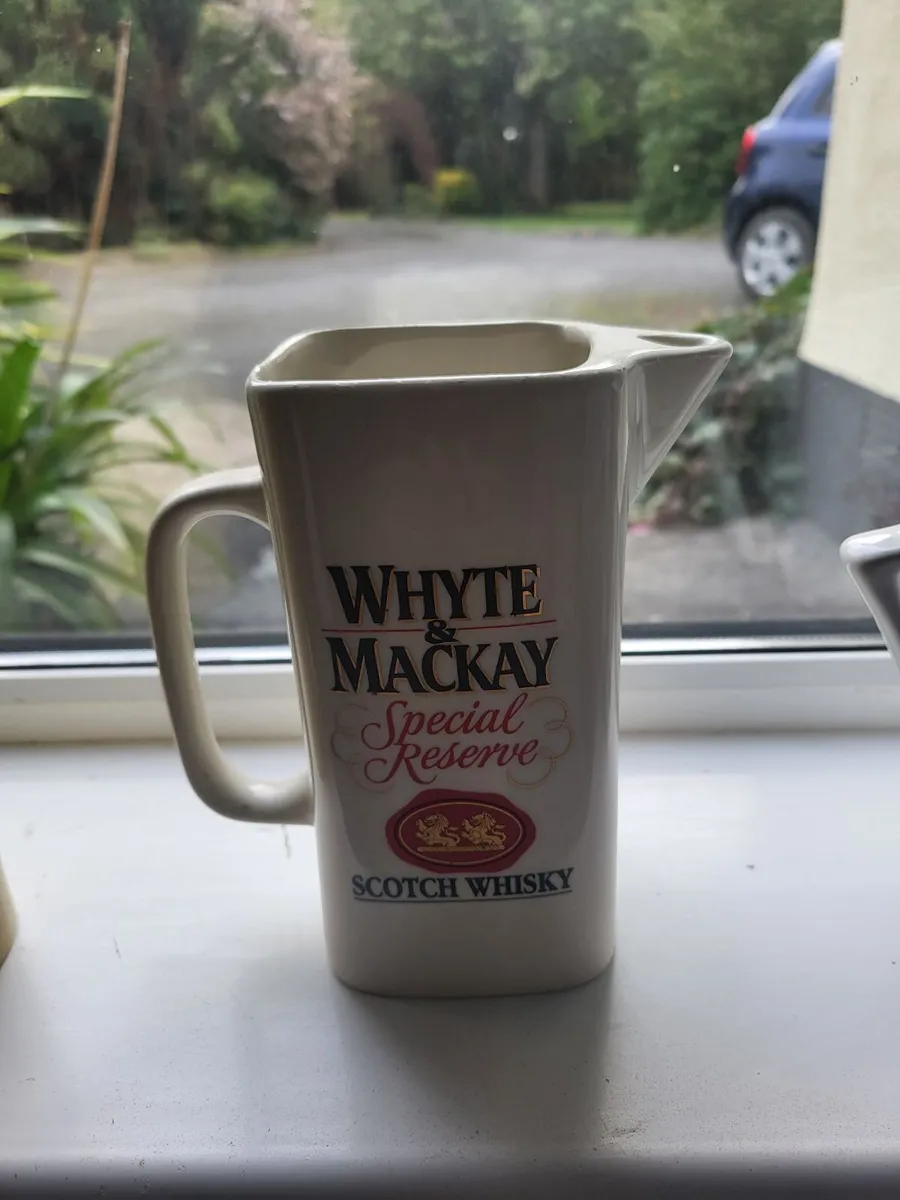 Four whisky advertising water jugs - Image 4
