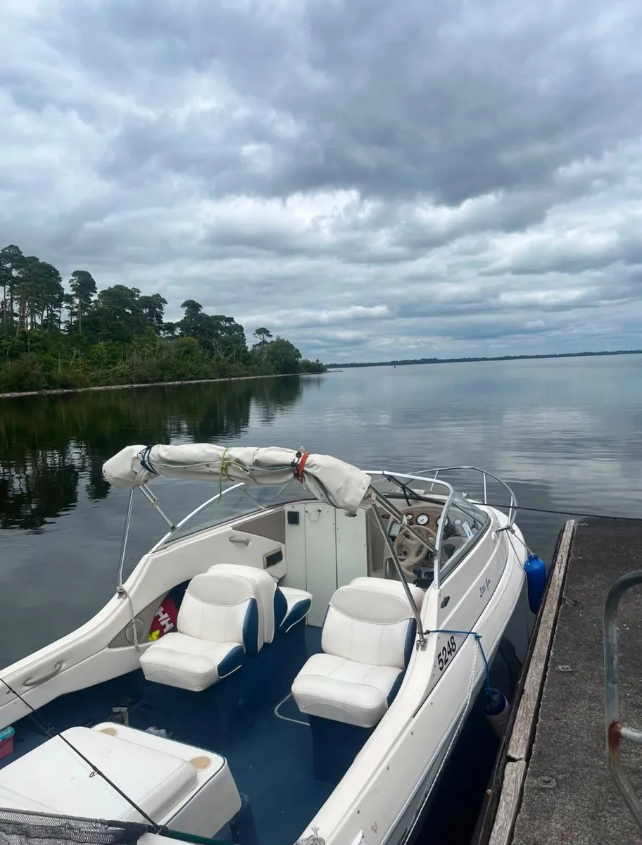 Bayliner 1952 Motor Boat - Image 3