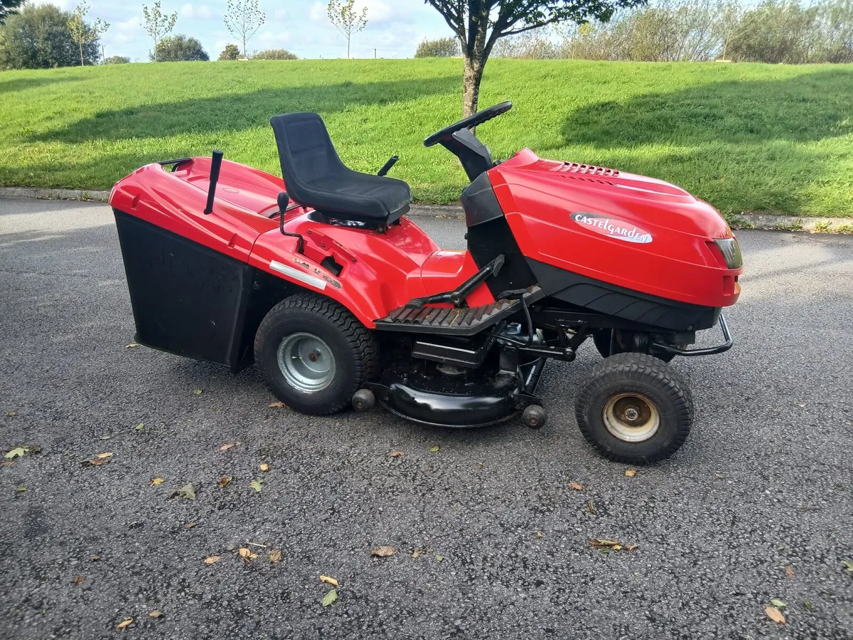 Ride on lawnmower - Image 1