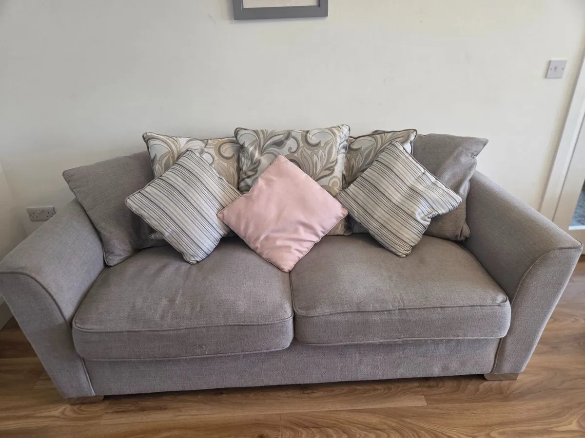 Couch - Image 4