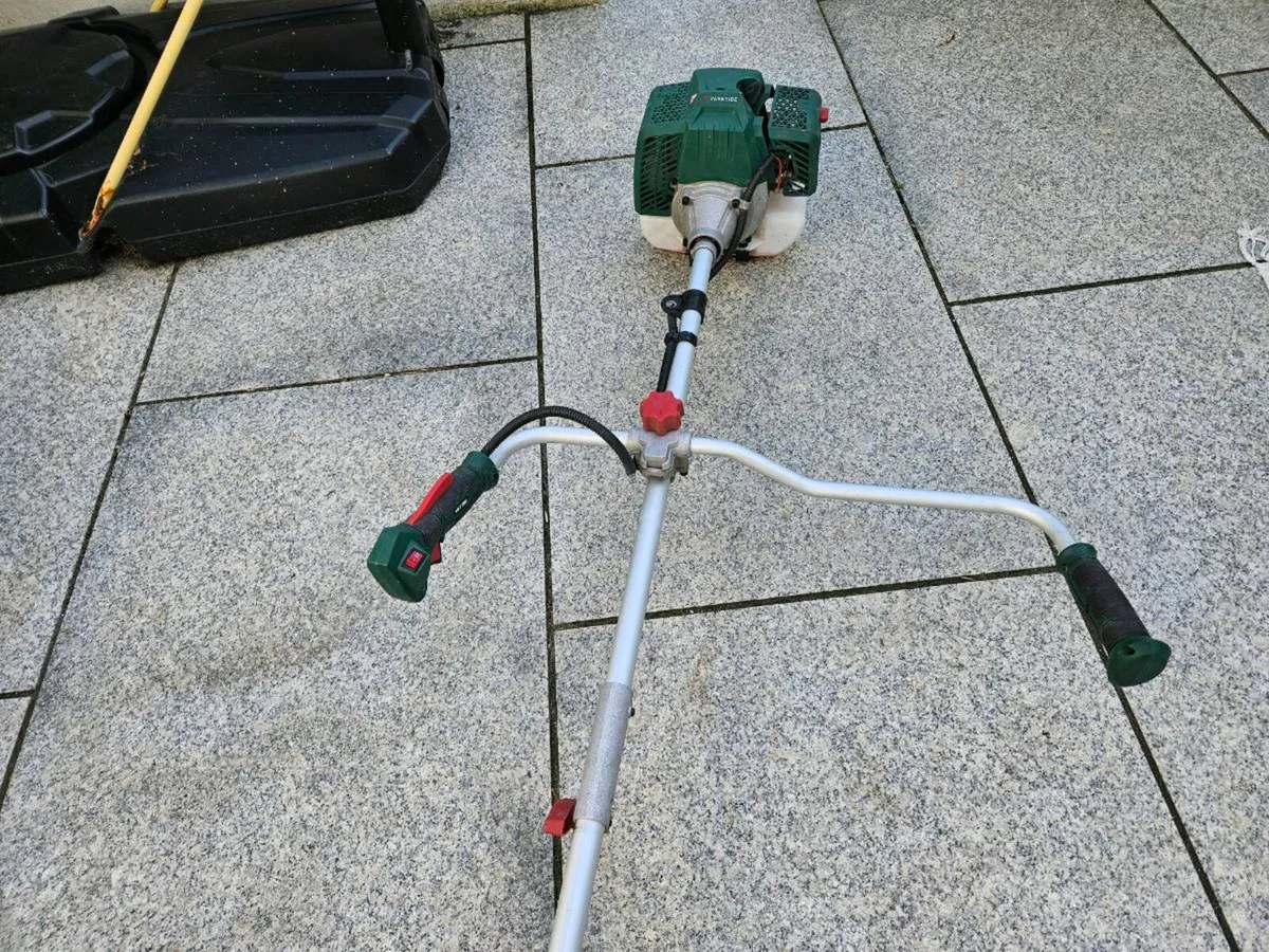 Grass strimmer - Image 1