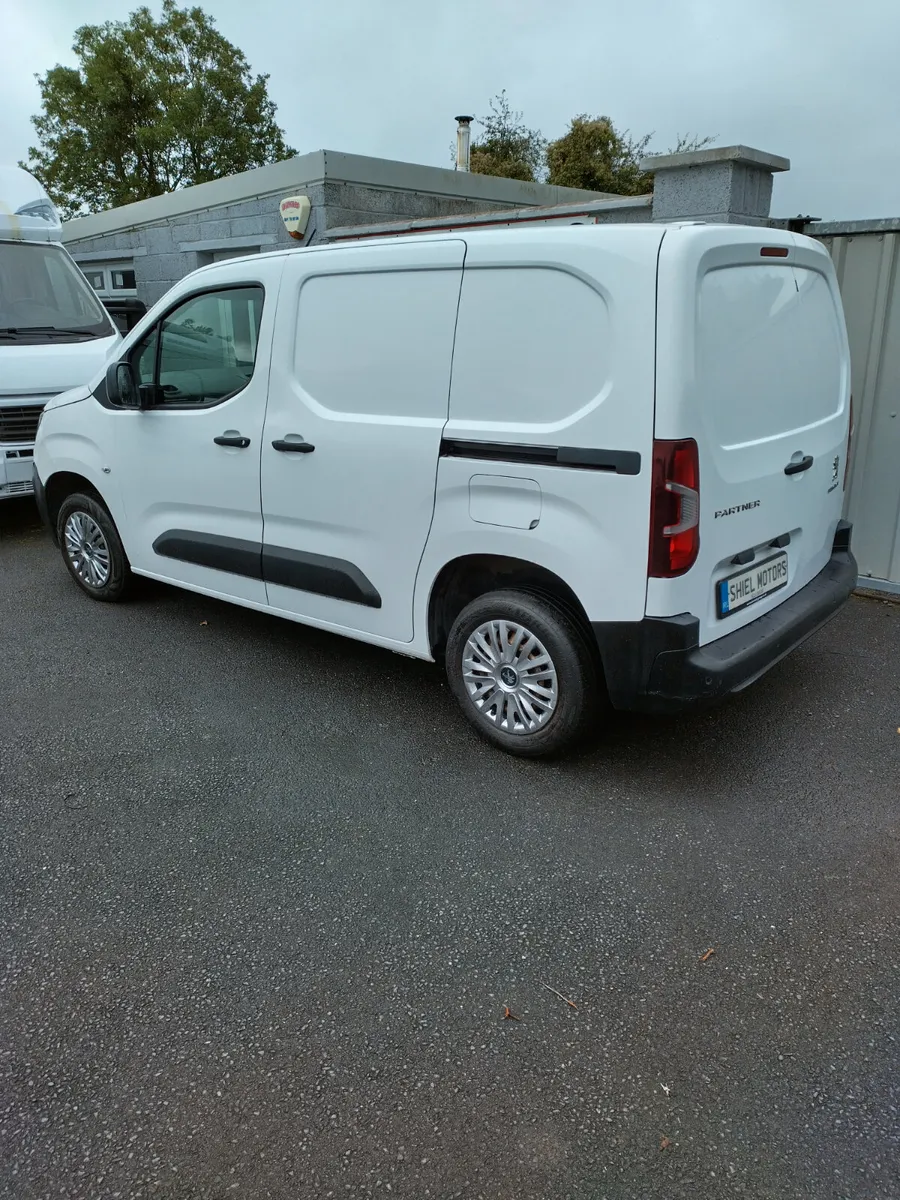 2021 PARTNER THREE SEATER - Image 3