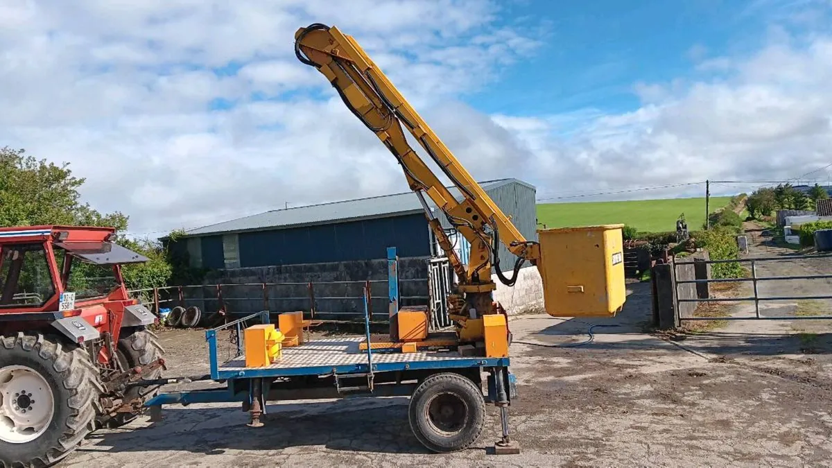 Tractor driven cherry picker - Image 1