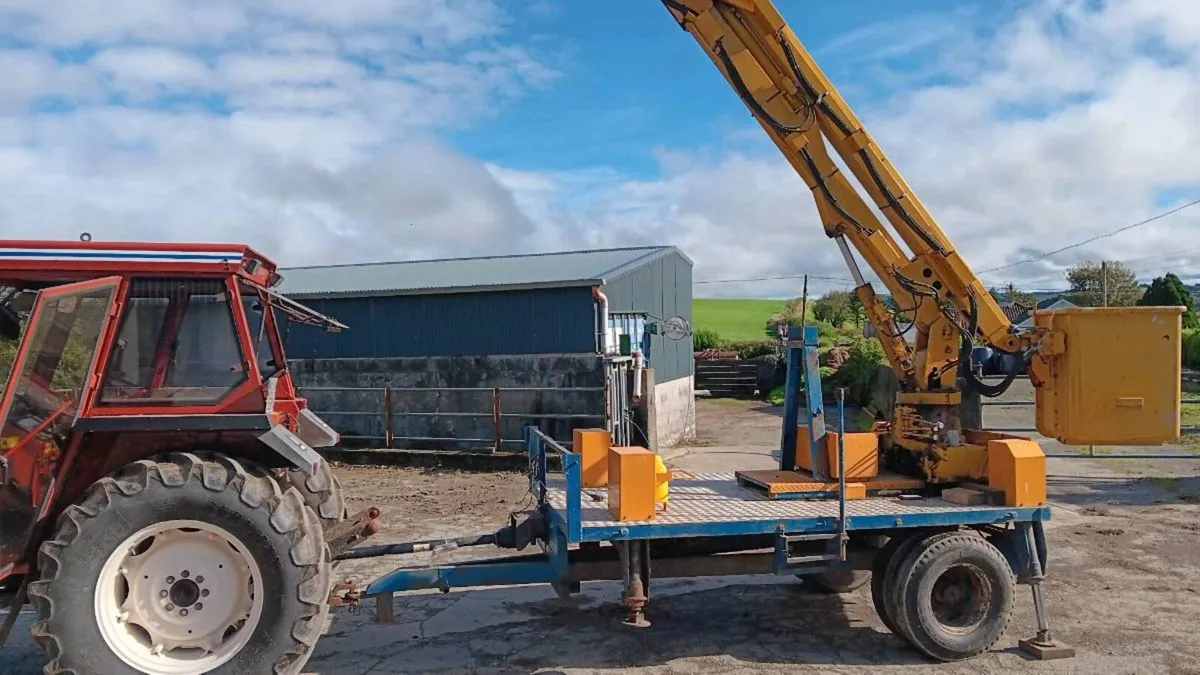 Tractor driven cherry picker - Image 2