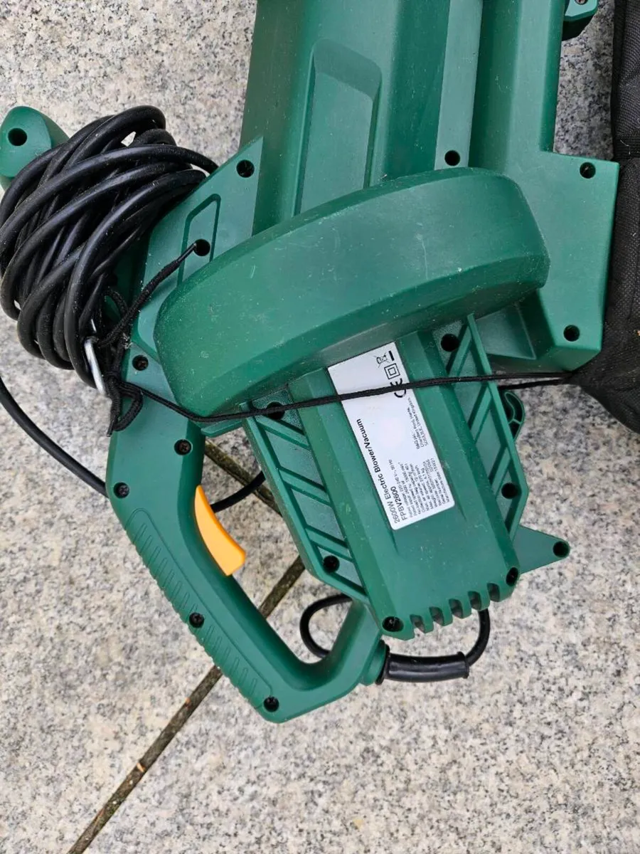 Electric leaf blower - Image 2