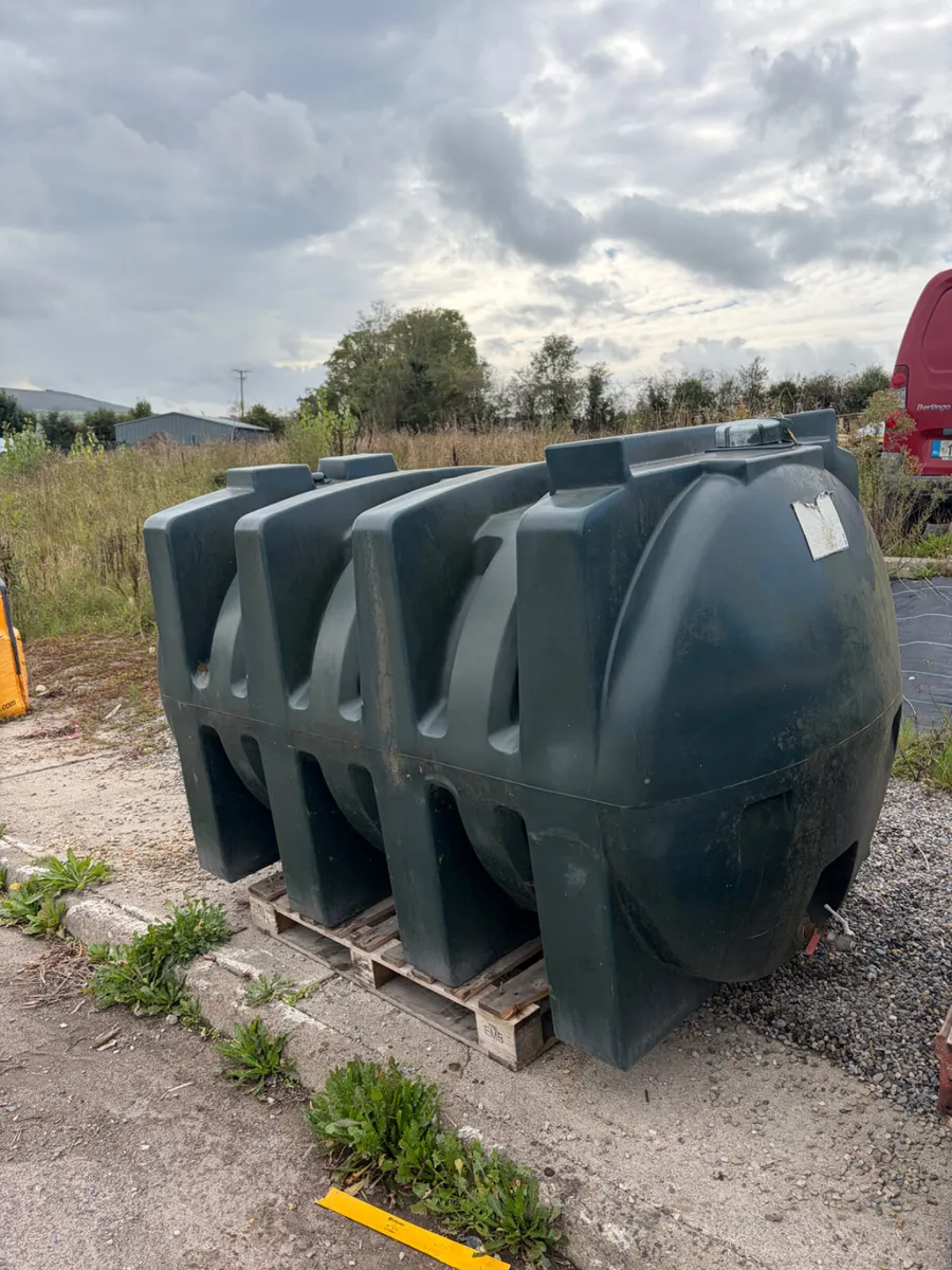 Oil tanks - Image 1