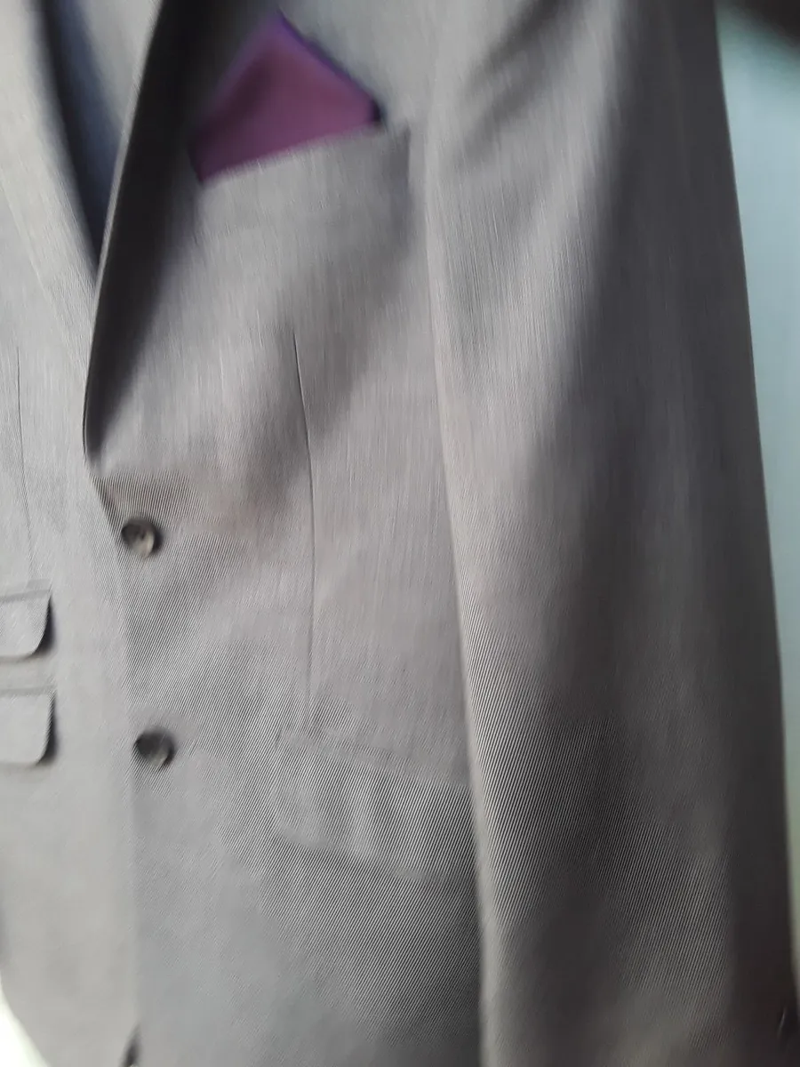 Brand new gents Burton suit medium-sized - Image 3