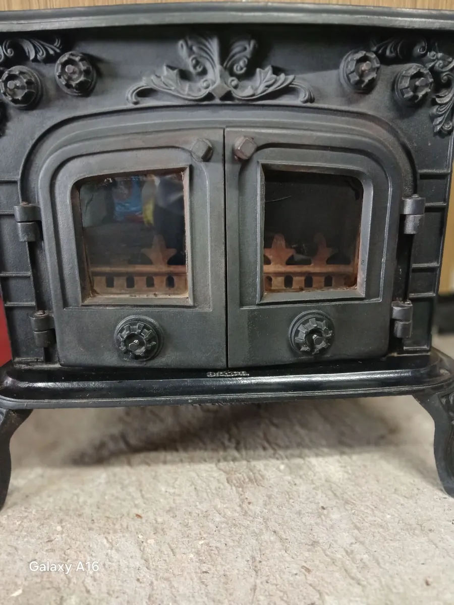 Solid fuel stove with back boiler - Image 1