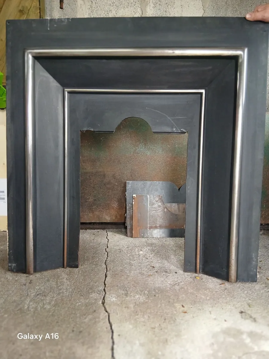 Solid fuel stove with back boiler - Image 2