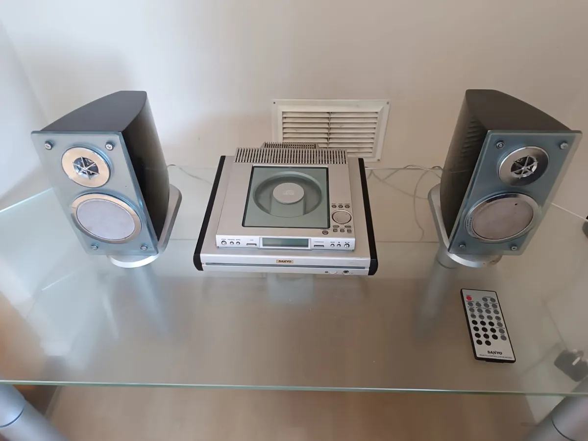 SANYO Radio / CD Hi-Fi System with Stereo Speakers - Image 2