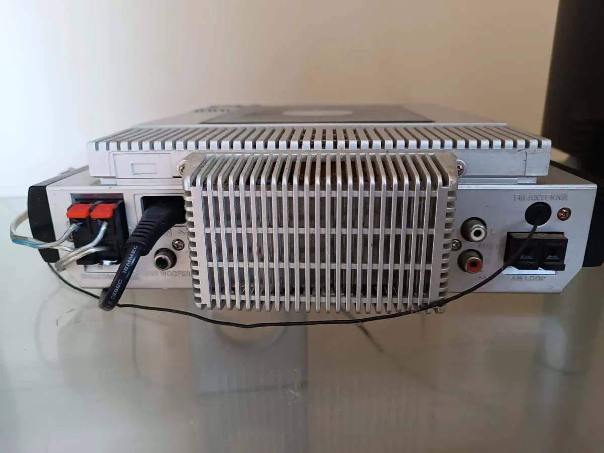 SANYO Radio / CD Hi-Fi System with Stereo Speakers - Image 3