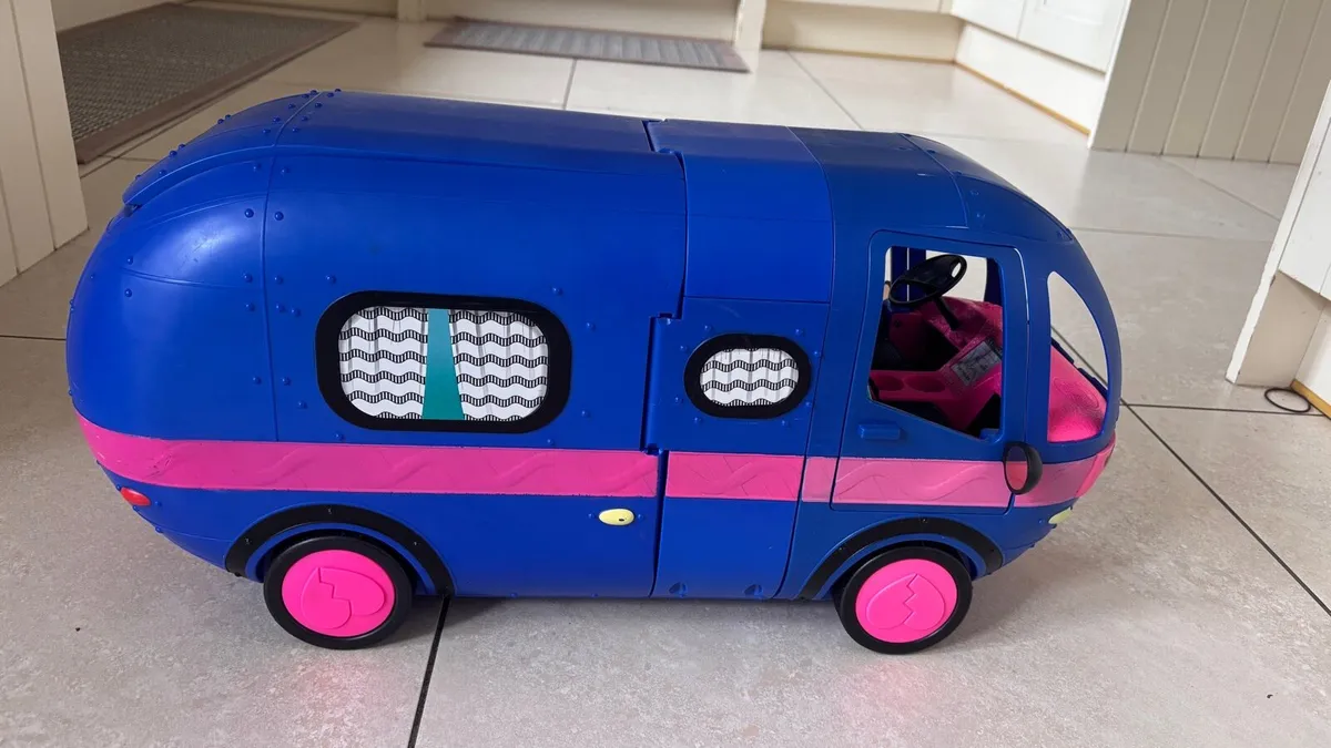 LOL OMG Campervan - Image 1
