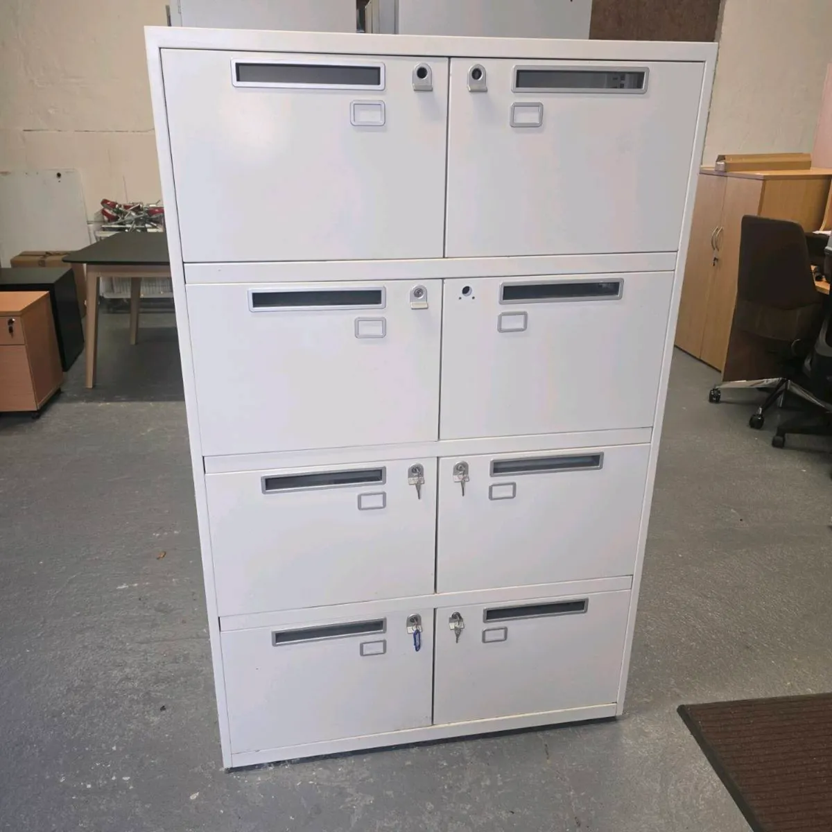 8 door locker.