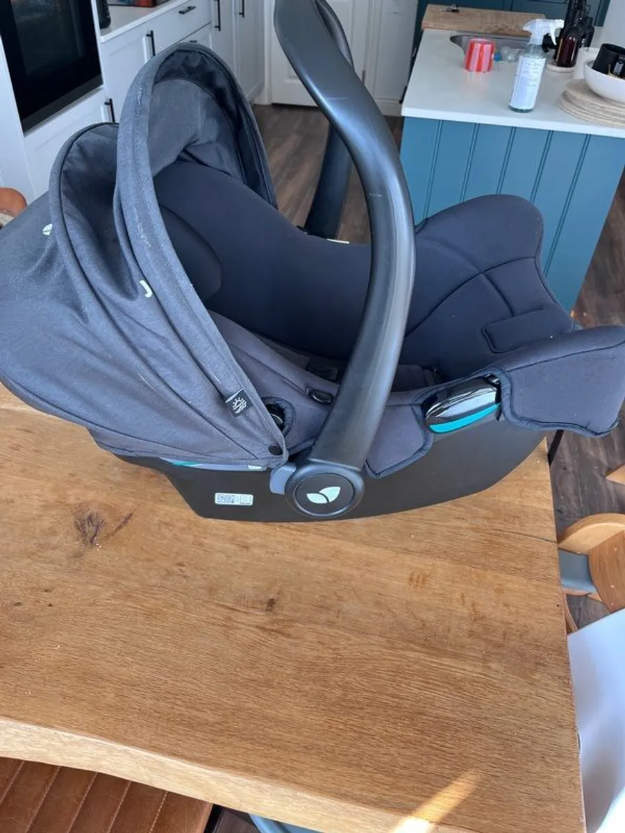 Joie I-Snug 2 Car seats and Encore Rotating ISOFIX Base x 2 - Image 2