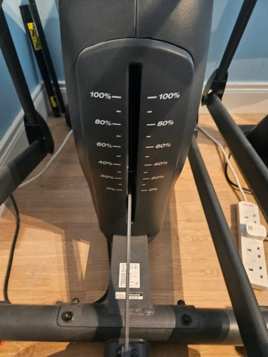 Elliptical Cross Trainer Schwinn 570E - Image 4