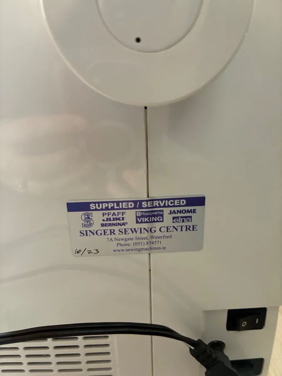 Singer Confidencd Sewing Machine - Image 2