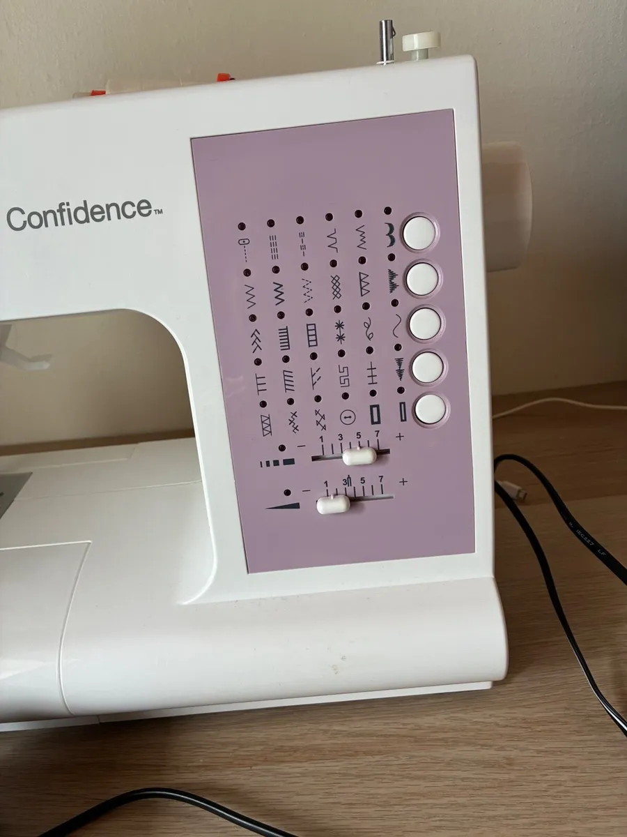 Singer Confidencd Sewing Machine - Image 3