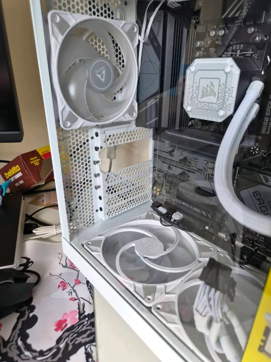 NZXT H6 RGB flow case with Corsair iCUE H150i. - Image 1