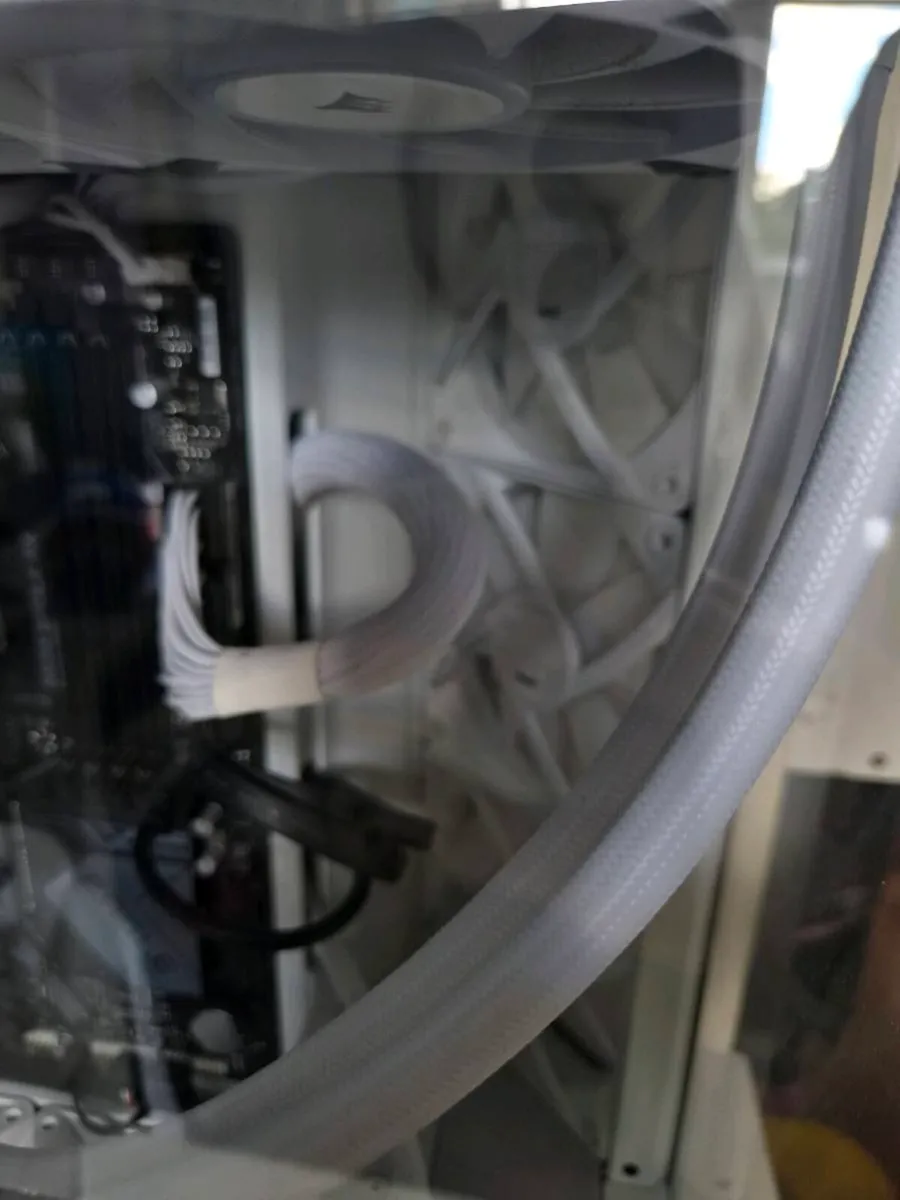 NZXT H6 RGB flow case with Corsair iCUE H150i. - Image 2